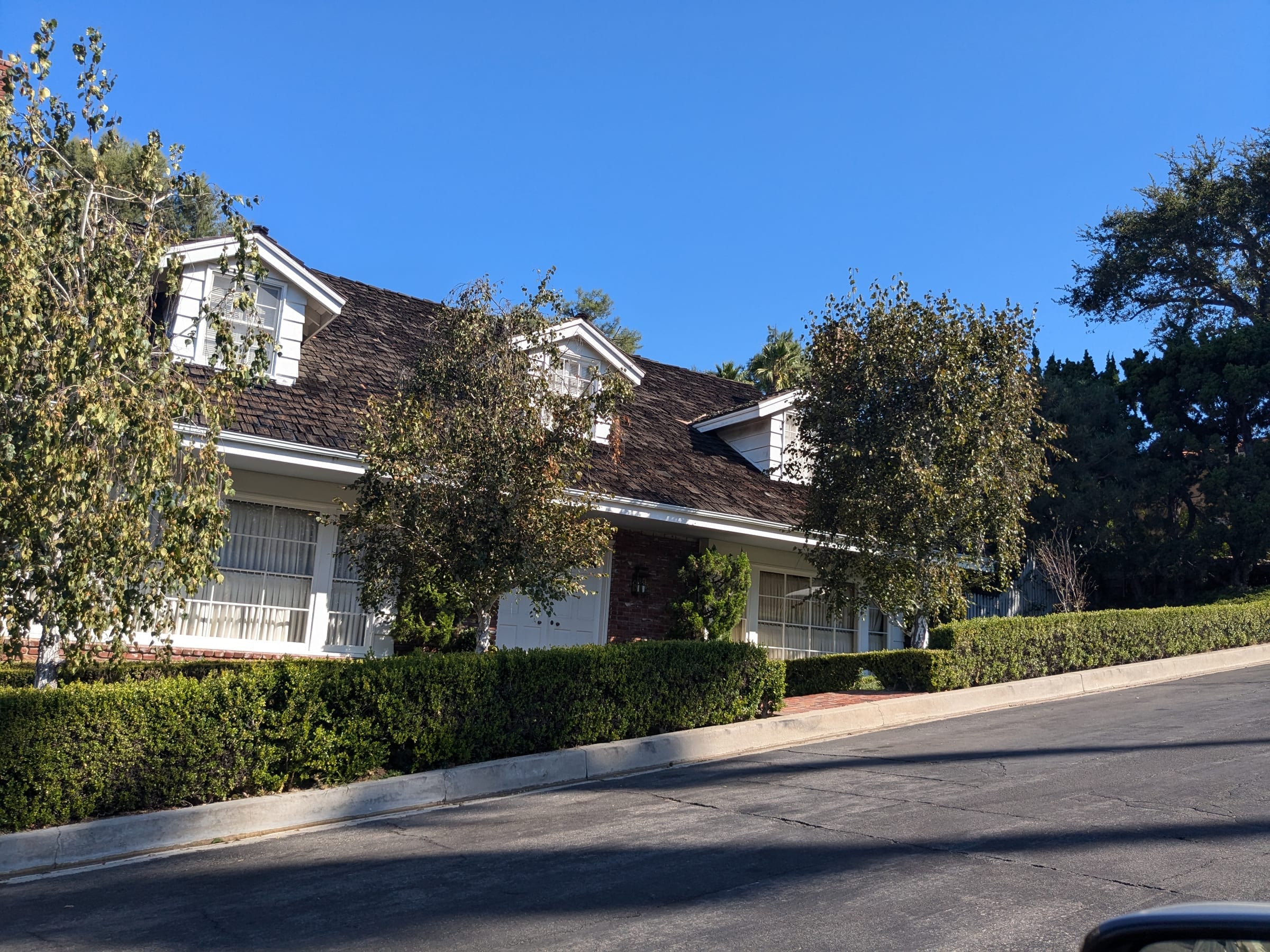 East Laurelwood neighborhood photo 1